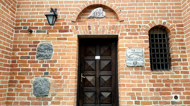 Kościół w Brochowie - fasada