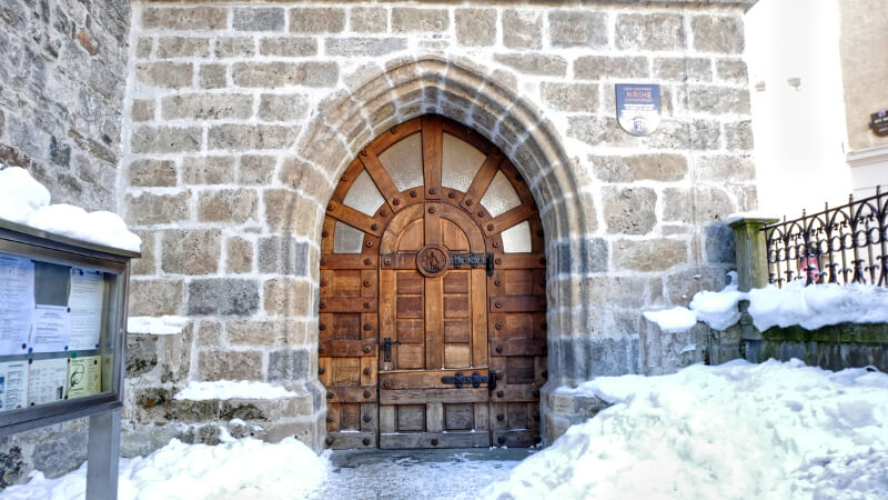 Drzwi kościoła - Zell am See zwiedzanie