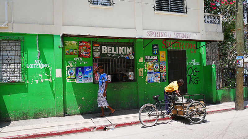 typowy sklep spożywczy w Belize City