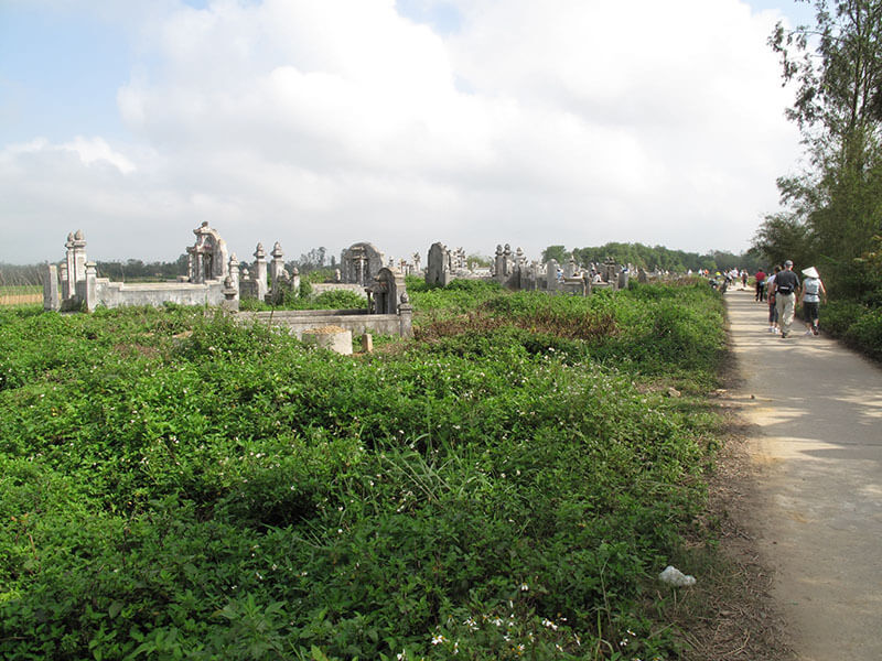 Groby w szczerym polu - Wietnam