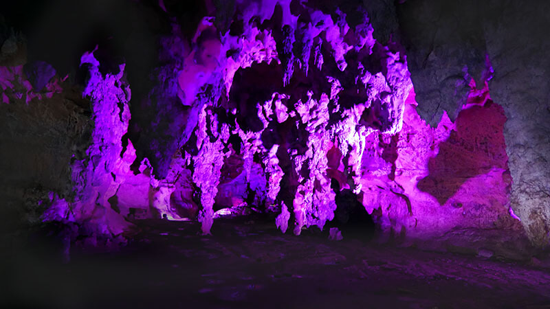 Kolorowe jaskinie Grutas Loltun w Meksyku