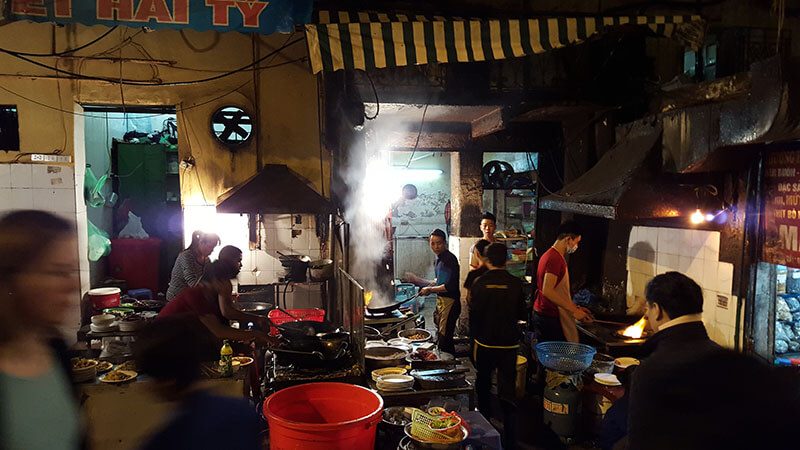 Otwarta kuchnia na ulicy Hanoi