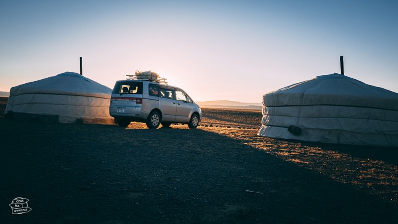 jurty na pustyni gobi -Mongolia