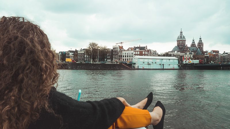 Rejs po kanałach w Amsterdamie